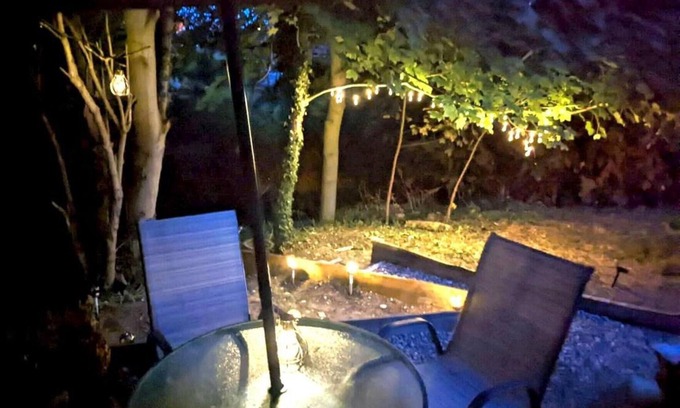 Ruskington Cabina | Cosy and Secluded Brook-side Lodge