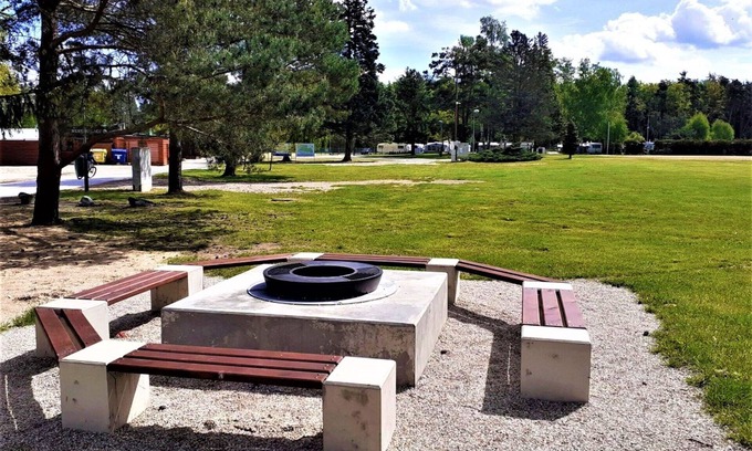 Hradec Kralove Casa | Acogedor apartamento en villa para 12 personas con WIFI, TV, patio y mascotas permitida