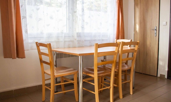 Hradec Kralove Casa | Bonito apartamento en villa para 12 personas con WIFI, TV, patio, mascotas permitida y aparcamiento