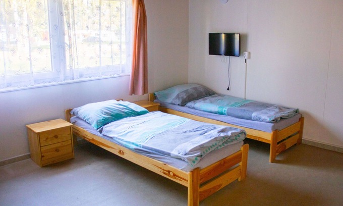 Hradec Kralove Casa | Bonito apartamento en villa para 12 personas con WIFI, TV, patio, mascotas permitida y aparcamiento