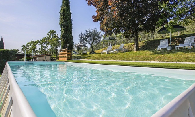 Castelfranco di Sopra Villa | Bonito apartamento en villa para 3 personas con WIFI, piscina, TV, patio y aparcamiento