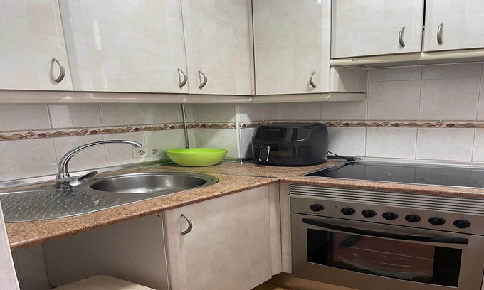 Mairena del Aljarafe Apartamento | Acogedor apartamento con balcón compartido.