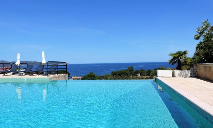 Figarella Apartamento | Acogedor apartamento para 4 personas con A/C, WIFI, piscina, TV, terraza y aparcamiento