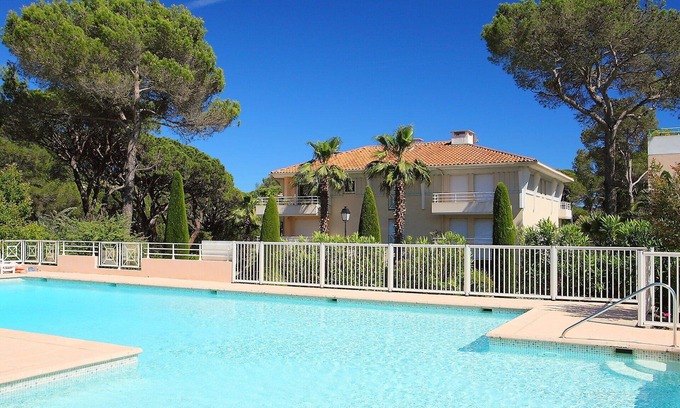 Valescure Apartamento | Hermoso apartamento para 2 personas con WIFI, piscina, TV, terraza y aparcamiento
