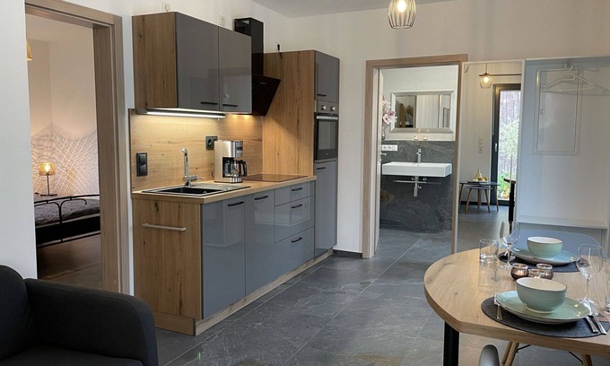 Ueberlingen Apartamento | Cosy apartment for 2 guests with WIFI, TV, terrace and parking