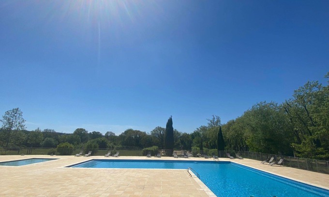 Azille Apartamento | Hermoso apartamento para 2 personas con piscina, WIFI, TV, terraza y mascotas permitida