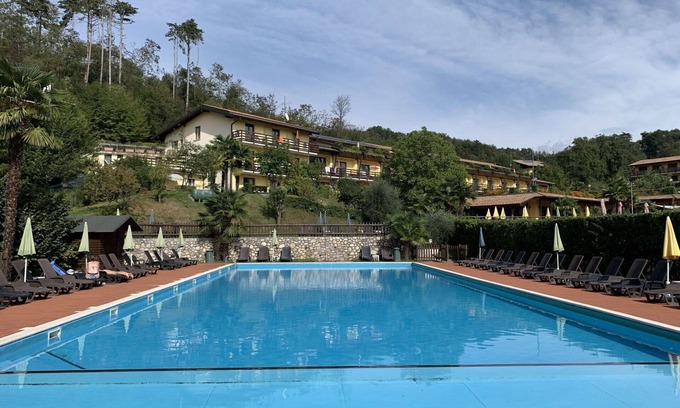 Campi Apartamento | Apartamento con WIFI, jacuzzi, piscina, TV, terraza, mascotas permitida, aparcamiento