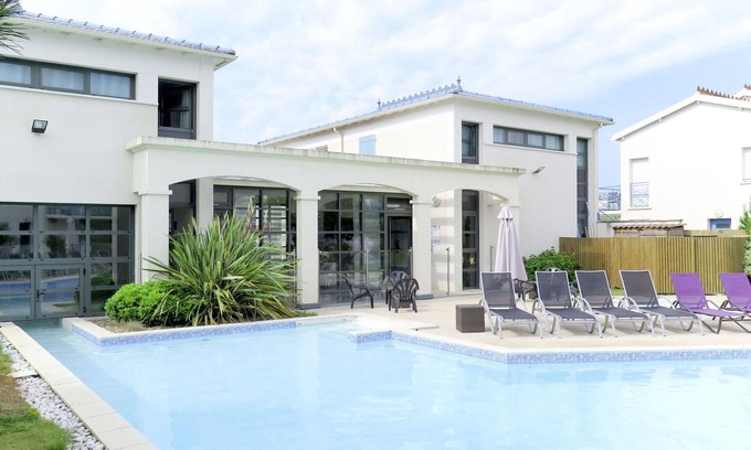 Saint-Palais-sur-Mer Apartamento | Hermoso apartamento con jacuzzi, WIFI, piscina, TV, balcón, mascotas permitida y aparcamiento
