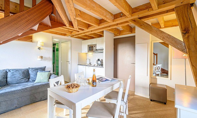 Baden Apartamento | Acogedor apartamento para 6 personas con piscina, WIFI, TV, vista panorámica y aparcamiento