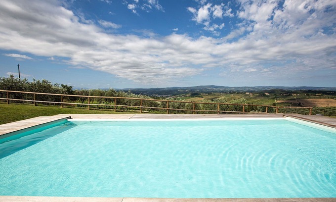 Poggibonsi Apartamento | Hermoso apartamento con piscina, A/C, WIFI, vista panorámica y aparcamiento, cerca de San Gimignano