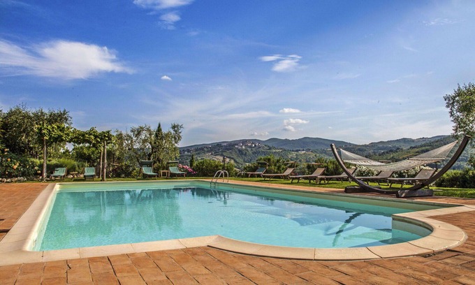 Allerona Apartamento | Bonito apartamento con piscina, WIFI, TV, patio, mascotas permitida, vista panorámica, aparcamiento