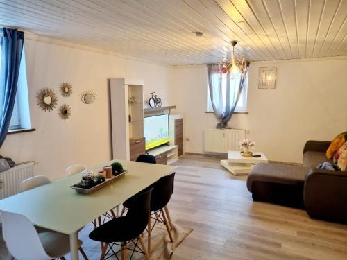 Gross-Rohrheim Apartamento | Cosy Apartment in Groß-Rohrheim – 87 m² – Sunny Terrace