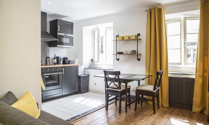 Hotel de Ville - Quinconces Apartamento | Ravissant appartement pour 2 - Place du Palais 3ème étage