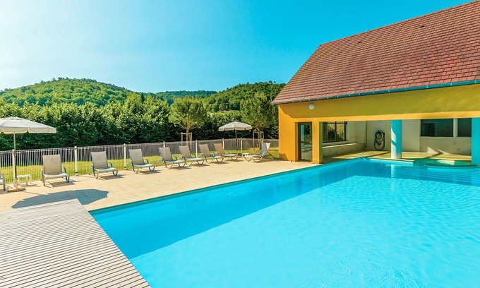 Montignac Casa | Precioso apartamento en villa con WIFI, piscina, TV, terraza, mascotas permitida y aparcamiento