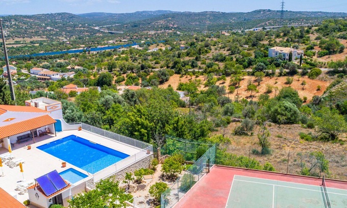Mem Moniz Casa | Hermoso apartamento en villa con WIFI, piscina, A/C, TV, terraza, vista panorámica y aparcamiento