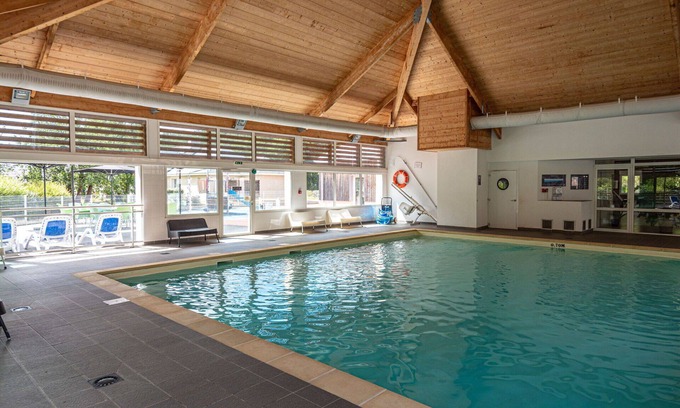 Saumur Casa | Precioso apartamento en villa con internet, piscina, TV, terraza, mascotas permitida y aparcamiento