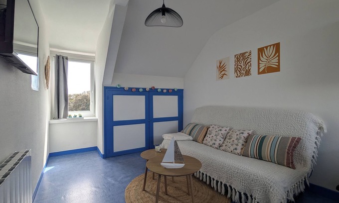 Cancale Apartamento | Cosy apartment - near footpath and town center - sea view - sleeps 3