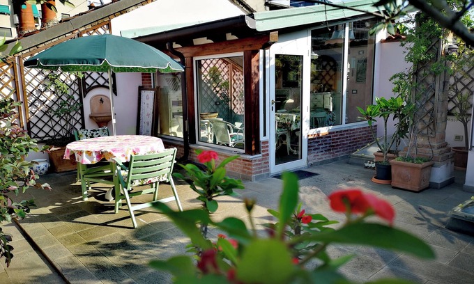 Centro Direzionale Apartamento | Cosy apartment with garden terrace, close to the central station and city center