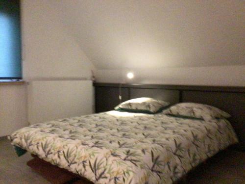 Opdorp Apartamento | Cosy attic apartment, terrace, 1 bedroom North