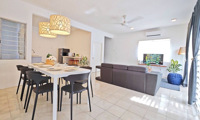 Simpang Ampat Casa | Cosy Batu Kawan Homestay 12 pax ~ 5 mins to Design Village & IKEA ~ Entire Home