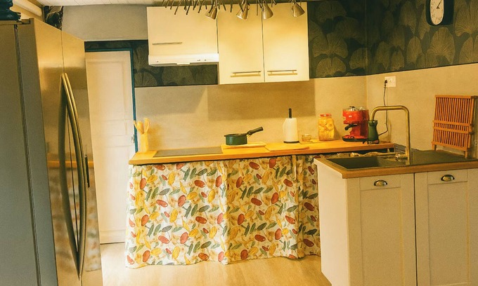 Saint-Privat Chalet De Esquí | Cosy cabin with blooming garden & view – Dordogne Valley, France