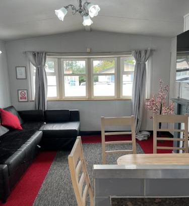 Walton on the Naze Otro | Cosy Caravan near the beach