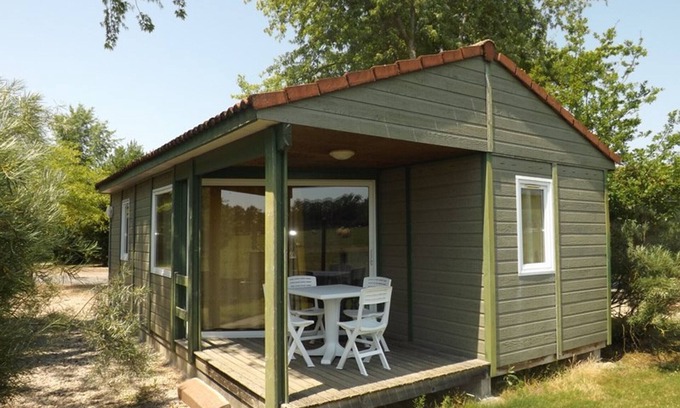 Maurs Cabaña | Cosy Chalet 4 Guests, Pool & Patio, Near Maurs' Amenities