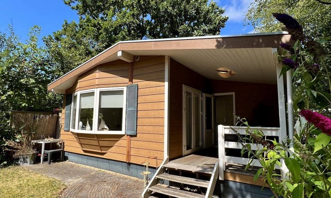 Sint Maartensvlotbrug Casa | Cosy chalet for 4 persons, garden with lawn and lots of privacy, WiFi, close to beach, forest and dunes