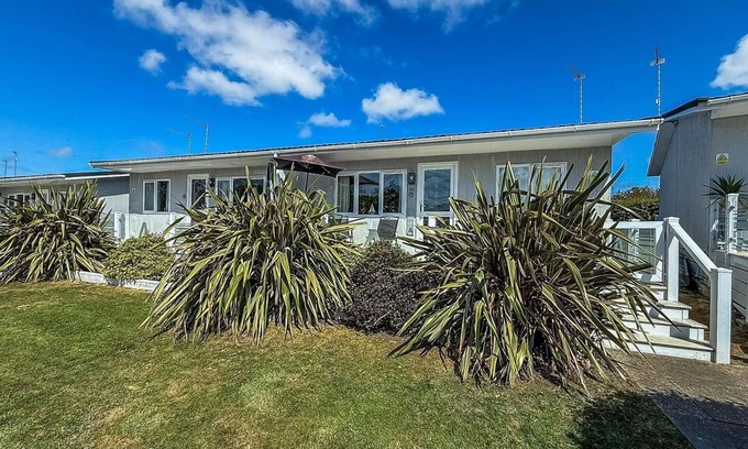 Oulton Broad Chalet De Esquí | Cosy chalet on a Beautiful holiday park in Lowestoft ref 12080B