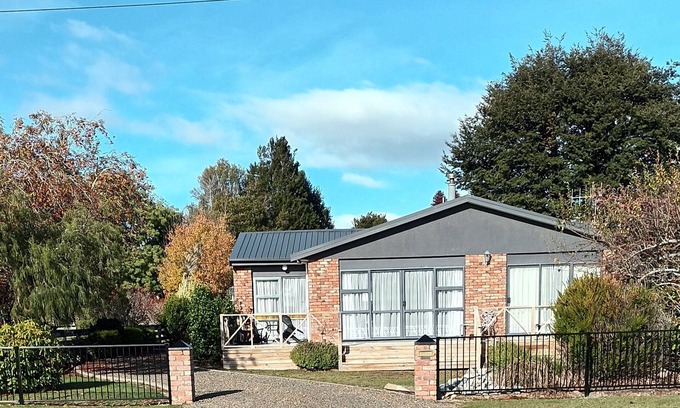 Te Anau Casa | Acogedora casa de campo a 2 minutos del lago y 5 minutos del centro de la ciudad con vistas a la montaña