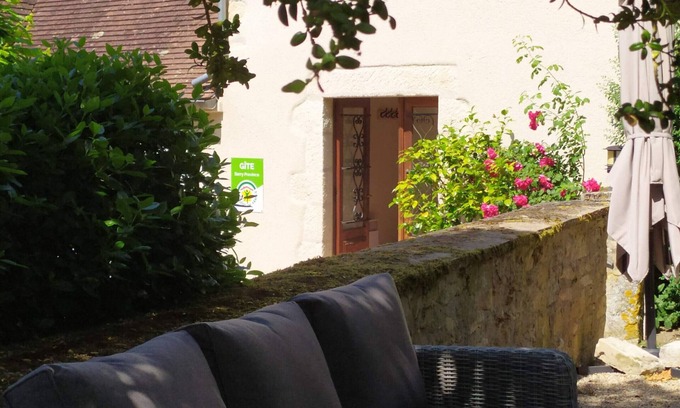 Bruere-Allichamps Cabaña | Escápate al Campo: Gîte Contemporáneo con Jardín y Terraza, Cerca de la Abadía de Noirlac