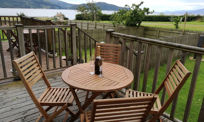 West Laroch Casa | Cosy cottage in a stunning location - on the shore of Loch Linnhe near Glencoe