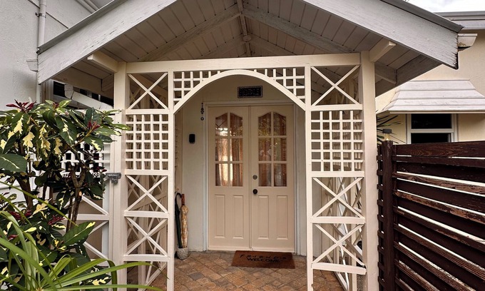 Sunset Crest Cabaña | Cosy cottage near the beautiful West Coast beaches
