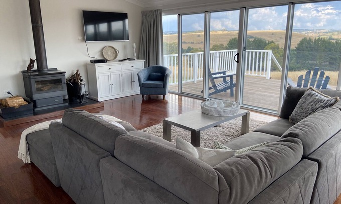 Oberon Cabaña | Cosy cottage with stunning views on a working truffle farm!
