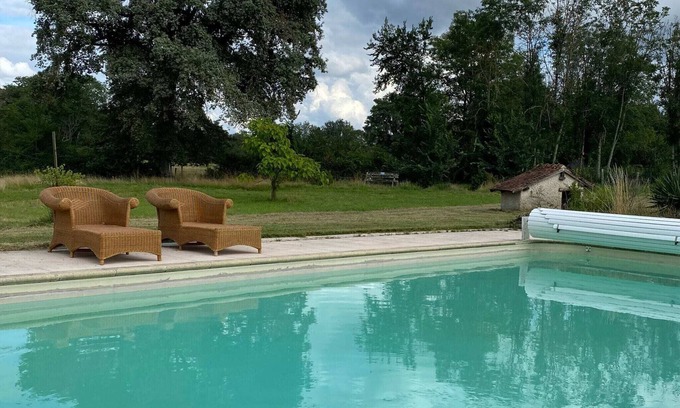 Lussac-Les-Eglises Otro | Acogedora casa de campo en Lussac-les-églises con piscina