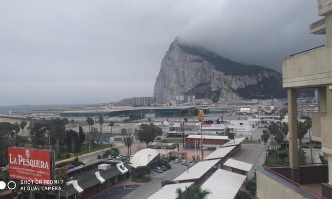 La Linea de la Concepcion Apartamento | Cosy flat for comfy stay - Gib Rock View 3