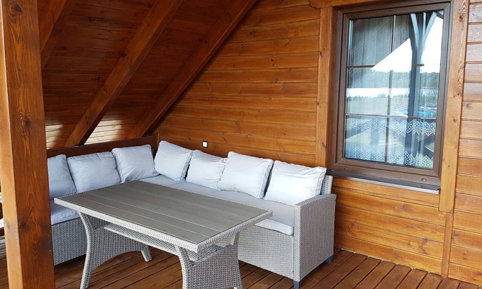 gmina Osiek Casa | Acogedora casa de vacaciones en Skrzynia con terraza