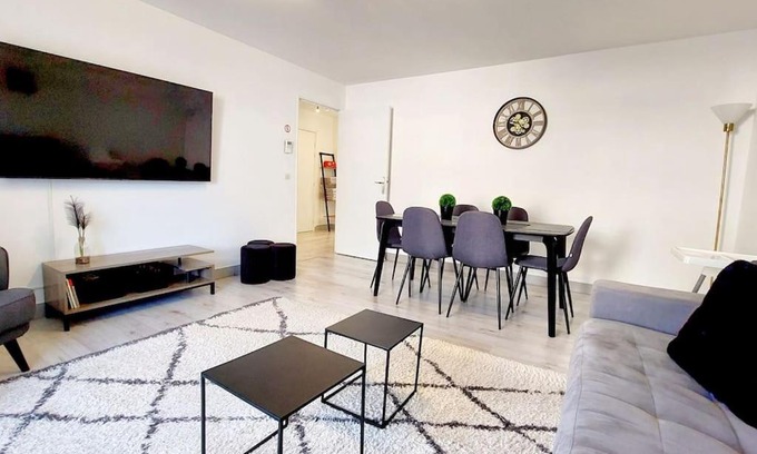 Cergy Apartamento | Cosy Home 2 - Spacieux 3 pièces avec parking - 30 min de Paris