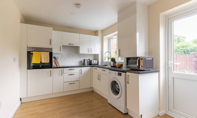 London Borough of Ealing Casa | Cosy Home For Leisure/Relocation/Contractors