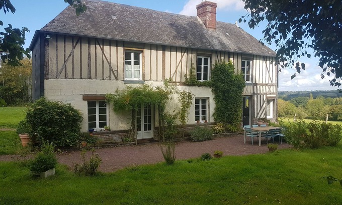 Bonneville-la-Louvet Casa | Cosy house in Normandy. Fireplace and large garden, near Villages and Beaches.