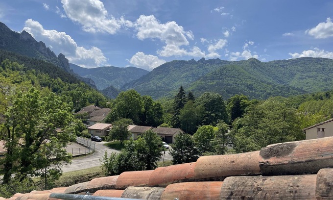 Axat Casa | Cosy house with roof terrace and stunning views