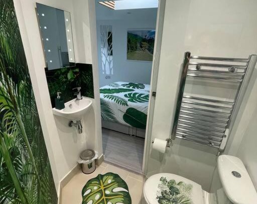 Bircotes Apartamento | Cosy Jungle Cabin With Bathroom