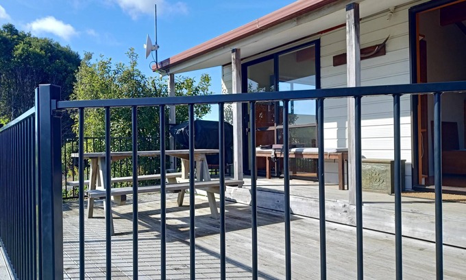 Papatowai Casa | Cosy kiwi holiday home with beautiful view and a short stroll to the beach!