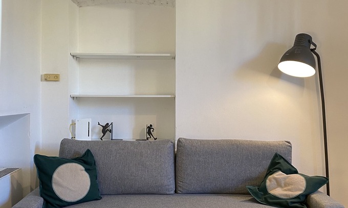 Porta Genova Apartamento | Cosy Milanese Canal Apartment