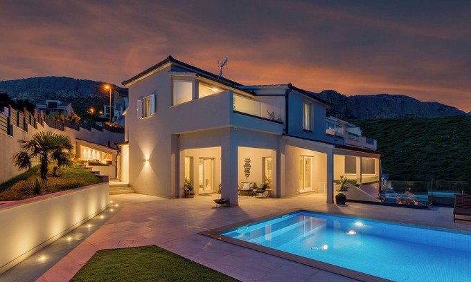 Kucine Villa | Cosy modern villa with a heated pool close to Split