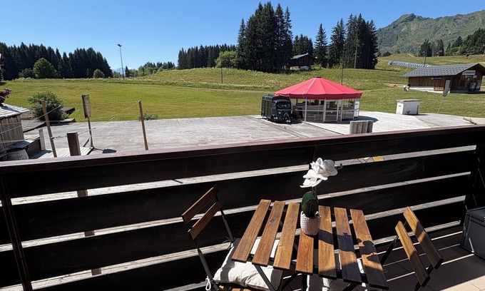 Le Praz de Lys Apartamento | Cosy mountain apartment at the foot of the slopes for 4 people + 1 baby