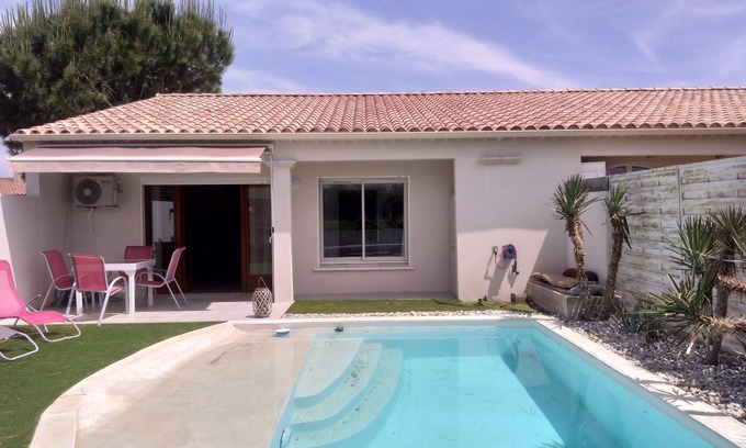 Pont-Saint-Esprit Villa | acogedor pabellón nuevo, piscina climatizada con playa sumergida
