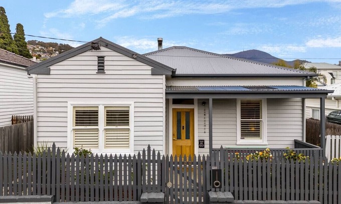 Sandy Bay Apartamento | Cosy & Private Escape in the Bay