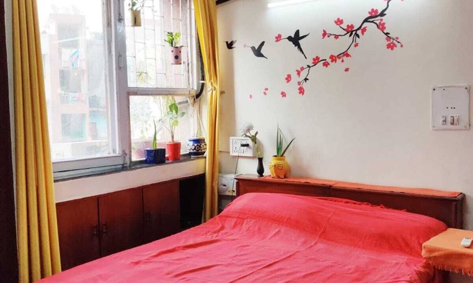 Delhi Apartamento | Cosy private room for females in an apartments, 5 mins walk from metro station