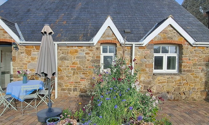 Kilgetty Cabaña | Cosy quiet cottage rural South Pembrokeshire